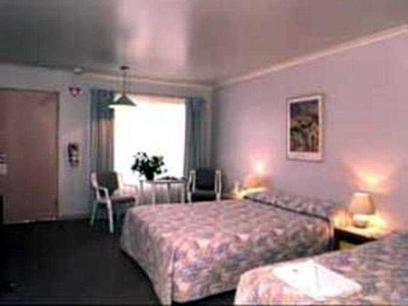 Comfort Inn The Pier Джорджтаун Номер фото