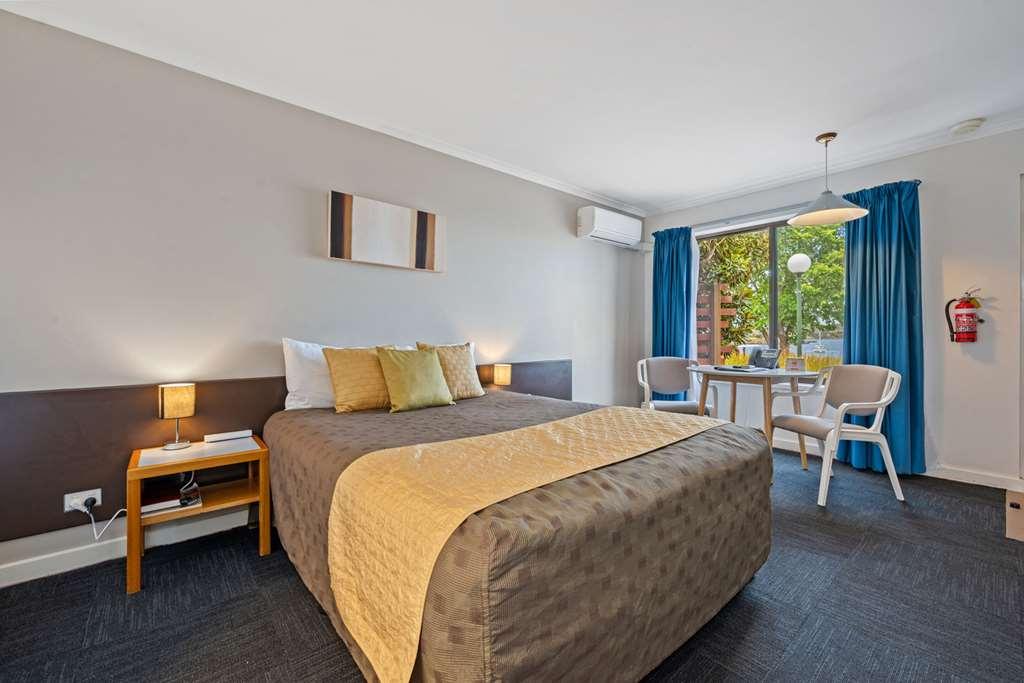Comfort Inn The Pier Джорджтаун Номер фото